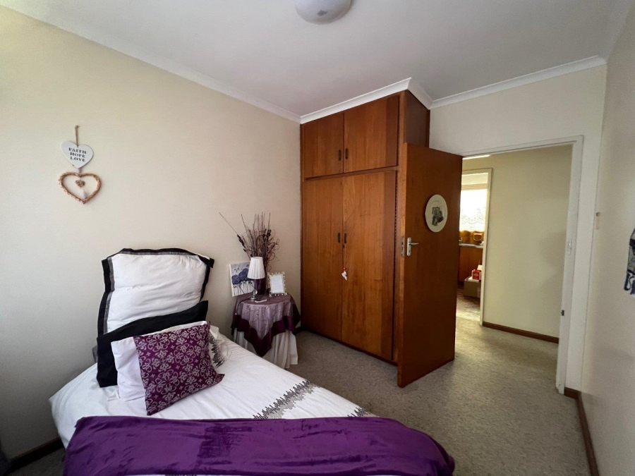 To Let 4 Bedroom Property for Rent in Rowallan Park Eastern Cape